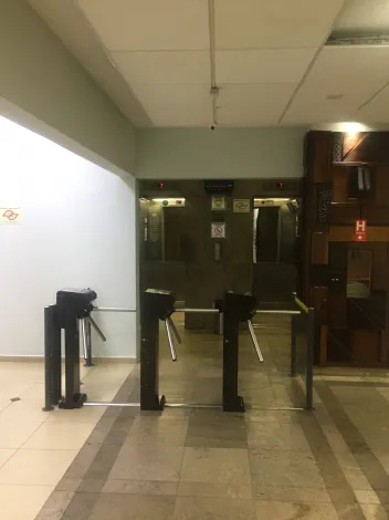Sala comercial com copa, deposito, banheiro e 1 vaga a venda no Centro de Campinas-SP
