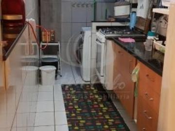 Apartamento com 3 dormitórios sendo 1 suíte, living 2 ambientes, área de serviço, cozinha com móveis, sol da manhã  próximo Taquaral