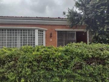 Casa a venda na Vila Embare no Centro de Valinhos SP