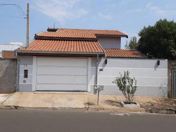 Casa com 2 quartos sendo 1 suíte e piscina a venda em Sumaré/SP.