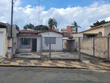 CASA À VENDA COM 2 QUARTOS, EDÍCULA E 4 VAGAS NO BAIRRO VILA MARIETA EM CAMPINAS/SP.