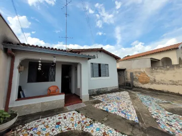 CASA À VENDA COM 2 QUARTOS, EDÍCULA E 4 VAGAS NO BAIRRO VILA MARIETA EM CAMPINAS/SP.