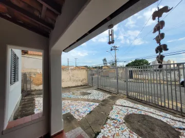 CASA À VENDA COM 2 QUARTOS, EDÍCULA E 4 VAGAS NO BAIRRO VILA MARIETA EM CAMPINAS/SP.