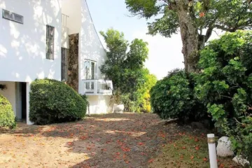 CASA À VENDA COM 4 QUARTOS, 4 SUÍTES, 8 VAGAS EM CAMPINAS/SP