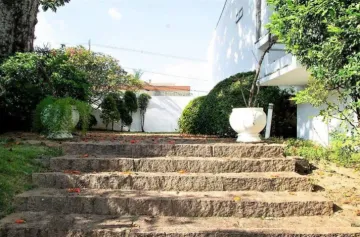 CASA À VENDA COM 4 QUARTOS, 4 SUÍTES, 8 VAGAS EM CAMPINAS/SP