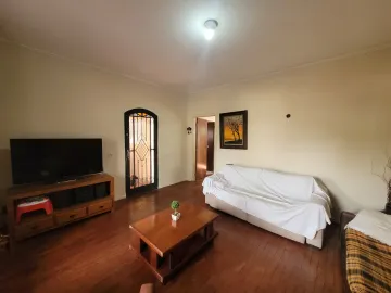 CASA À VENDA COM 3 QUARTOS, 1 SUÍTE E 4 VAGAS NO JARDIM FLAMBOYANT EM CAMPINAS/SP.