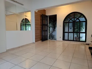 CASA COM 2 DORMITÓRIOS, 2 SALAS, 2 VAGAS EM CAMPINAS/SP