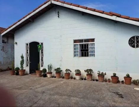 Casa á venda, com 3 quartos  2 vagas de garagem com Edícula em Jardim Roseira - Campinas / SP.