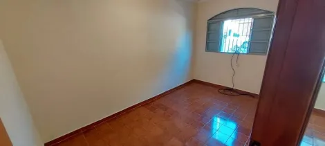 Casa térrea com 3 quartos 1 suíte edícula e 3 vagas a venda na Vila Perseu em Campinas-SP