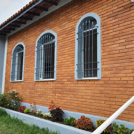 Casa terrea com 3 quartos 1 suíte 4 banheiros 4 vagas a venda no Taquaral em Campinas-SP