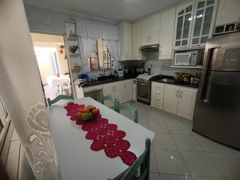 Sobrado em condomínio com 3 quartos pra venda na Vila Maria Eugênia em Campinas-SP.