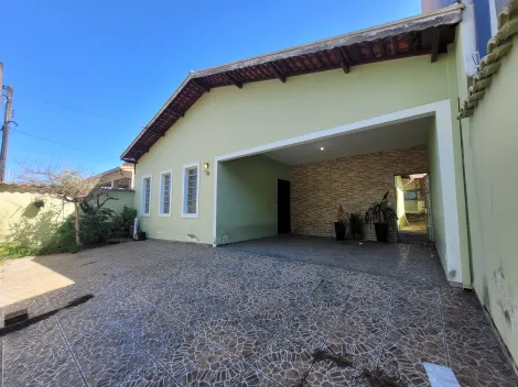 Alugar Casa / Padrão em Campinas. apenas R$ 1.600,00