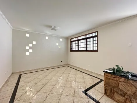 Casa sobrado com 3 quartos 1 suíte 4 banheiros 5 vagas para venda ou locação no Taquaral em Campinas-SP