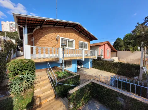 Casa sobrado com 3 quartos 1 suite 3 banheiros e 3 vagas para aluguel ou venda no Chapadão em Campinas-SP