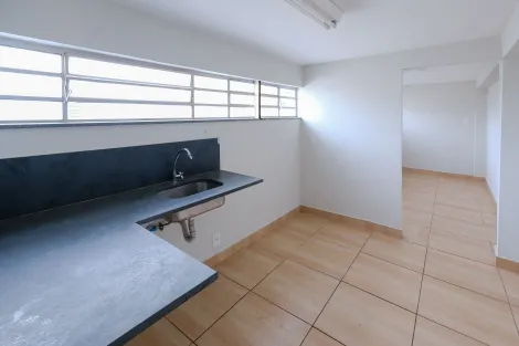 Galpão comercial com 4 banheiros 20 vagas para locação e venda na Vila Teixeira em Campinas-SP
